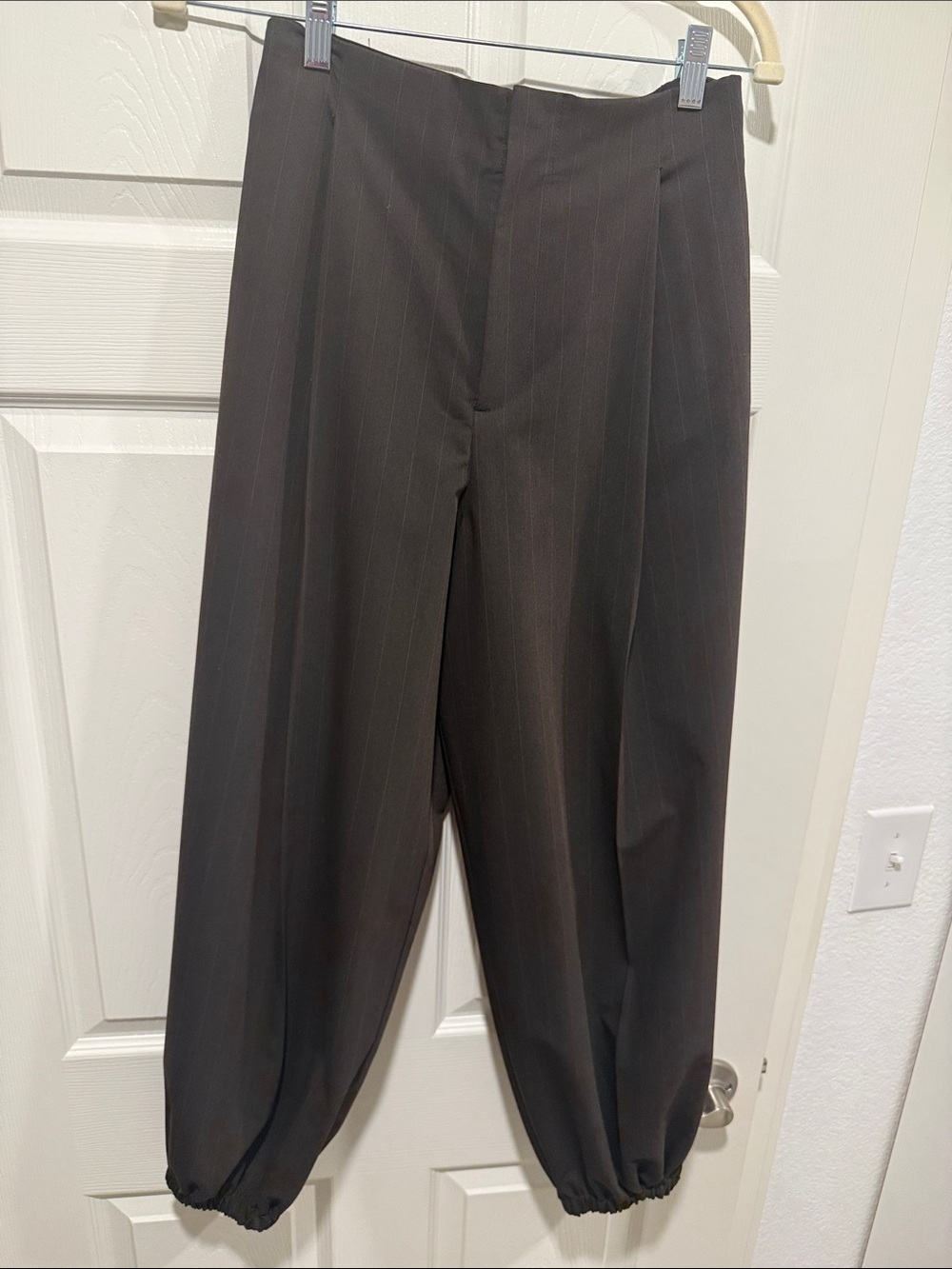 Zara Dark brown balloon pleated Pants with Elastic Ankles